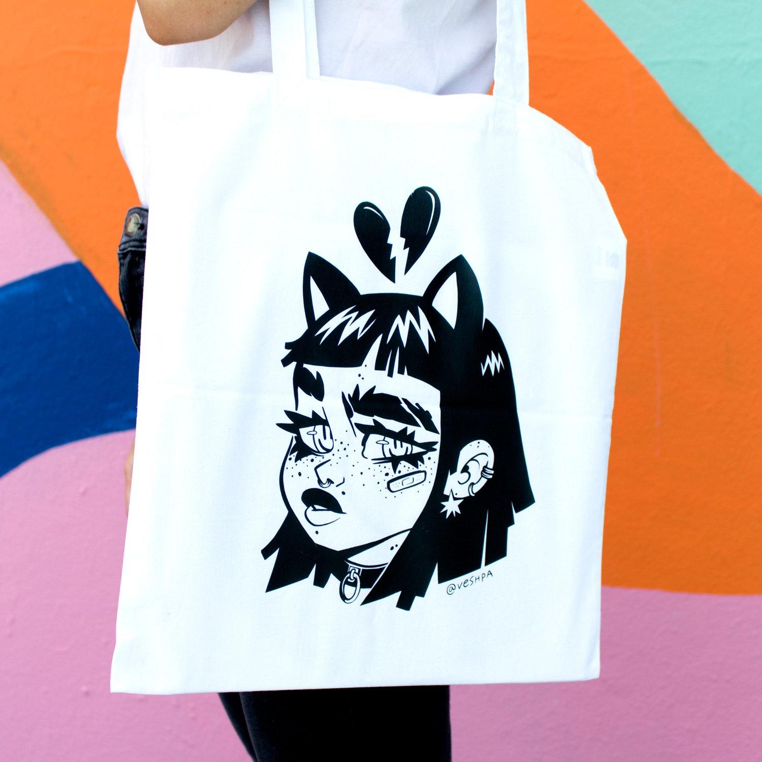Veshpa - Broken Heart - Circus Network Street Art and Illustration