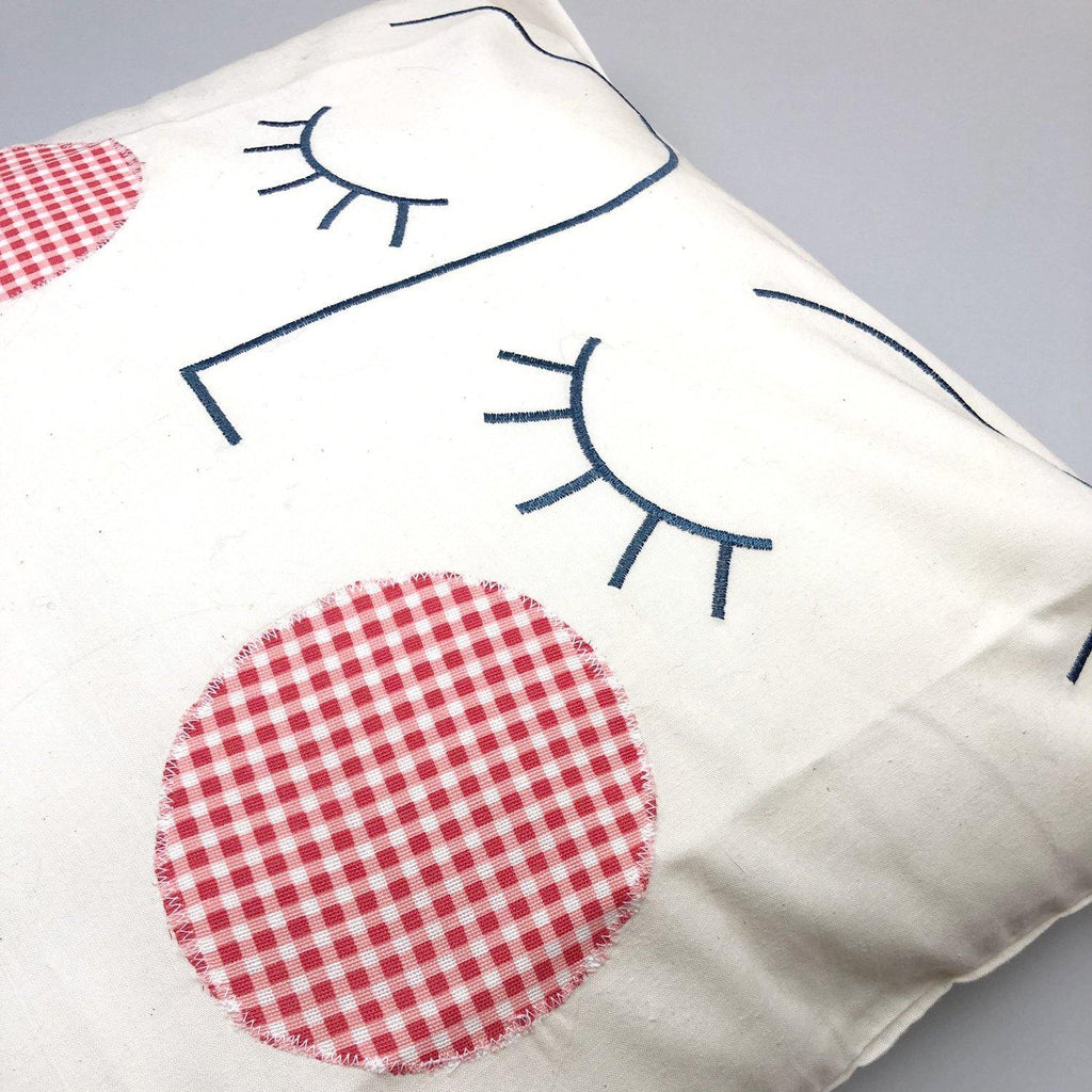 Clara Não - Cara - Pillowcase - Circus Network Street Art and Illustration