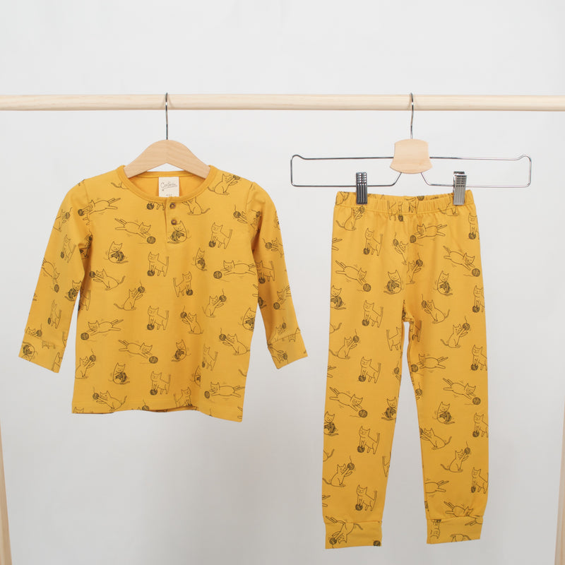 Pijama Amarelo - Circus Network Street Art and Illustration in Porto Portugal