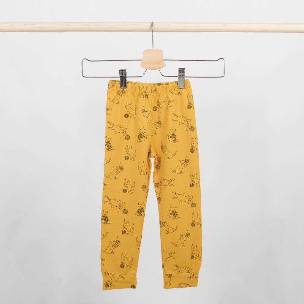 Pijama Amarelo - Circus Network Street Art and Illustration in Porto Portugal