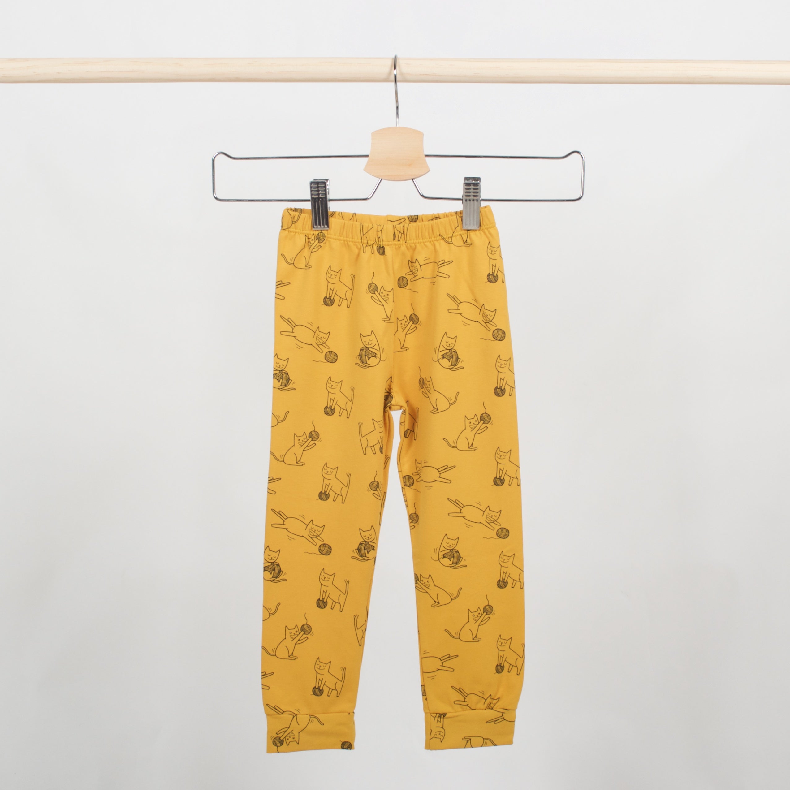 Pijama Amarelo - Circus Network Street Art and Illustration in Porto Portugal